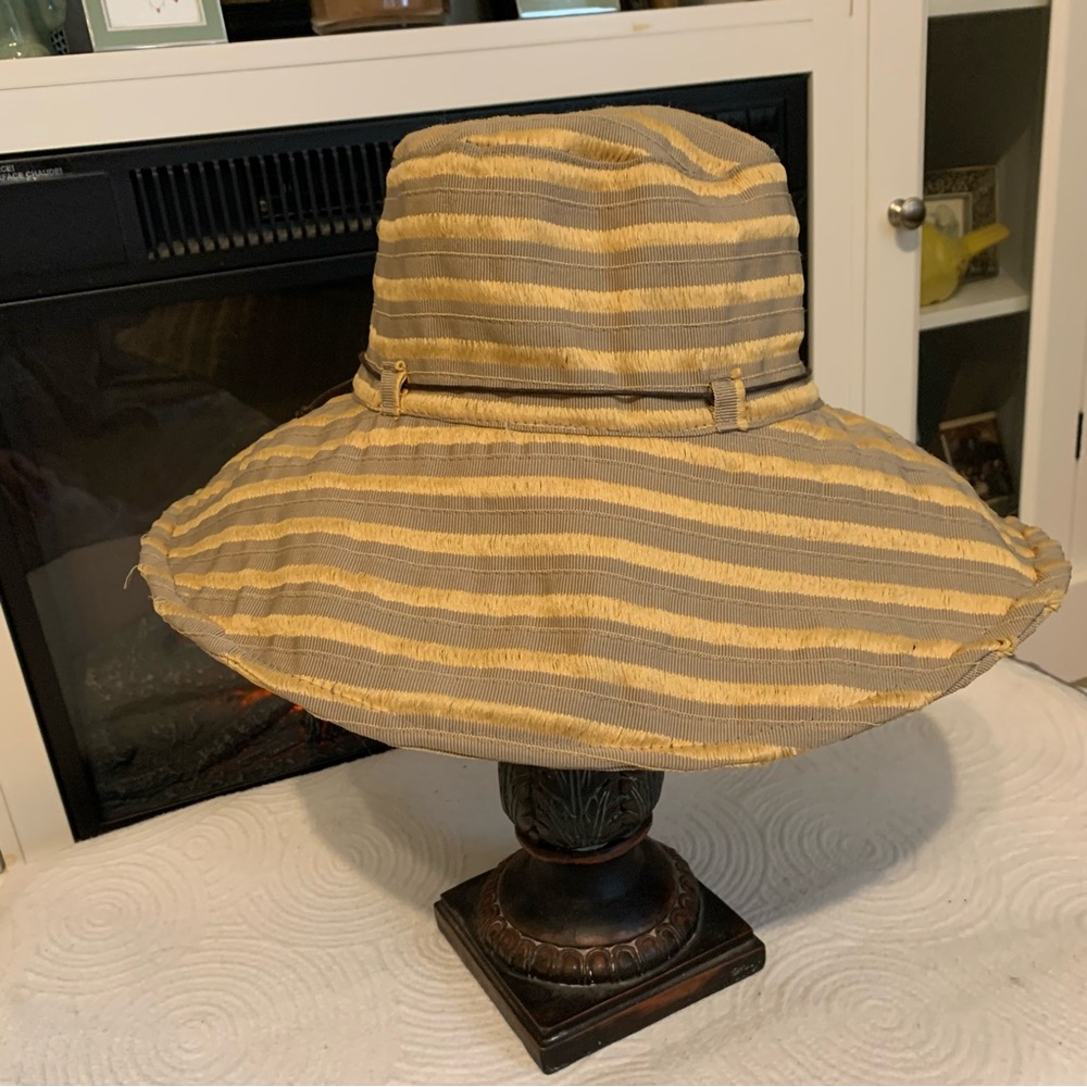 NWT striped khaki/yellow slightly distressed sun hat